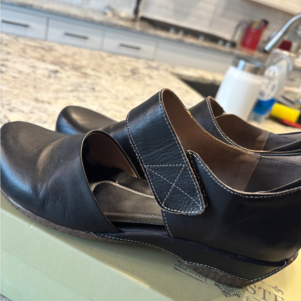 L'ATISTE Black Leather Loafers - Picture 6 of 7